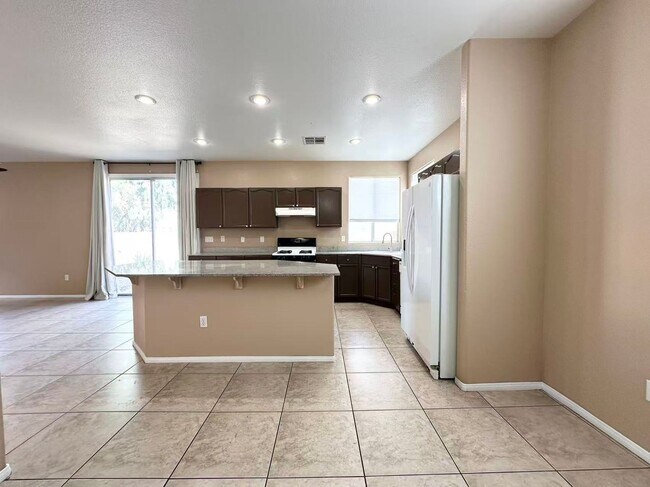 Foto del edificio - 6738 Pastel Camellia St