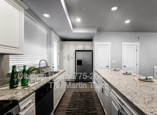 Building Photo - 750 Bluffs Ct