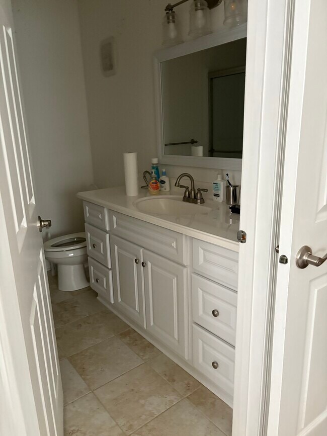 Foto del edificio - 613 Poplar Ct