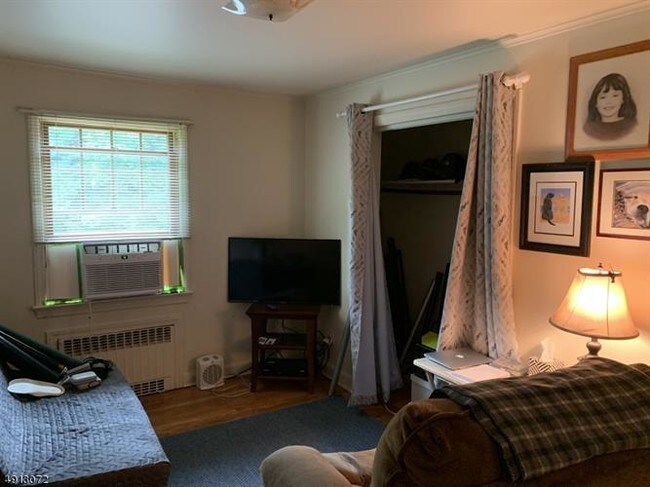 Building Photo - 12 Tina Ln