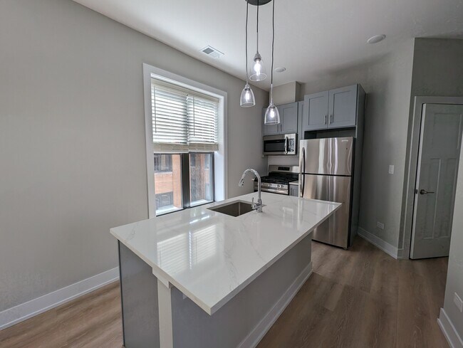 Foto del edificio - 421 W Belden Ave