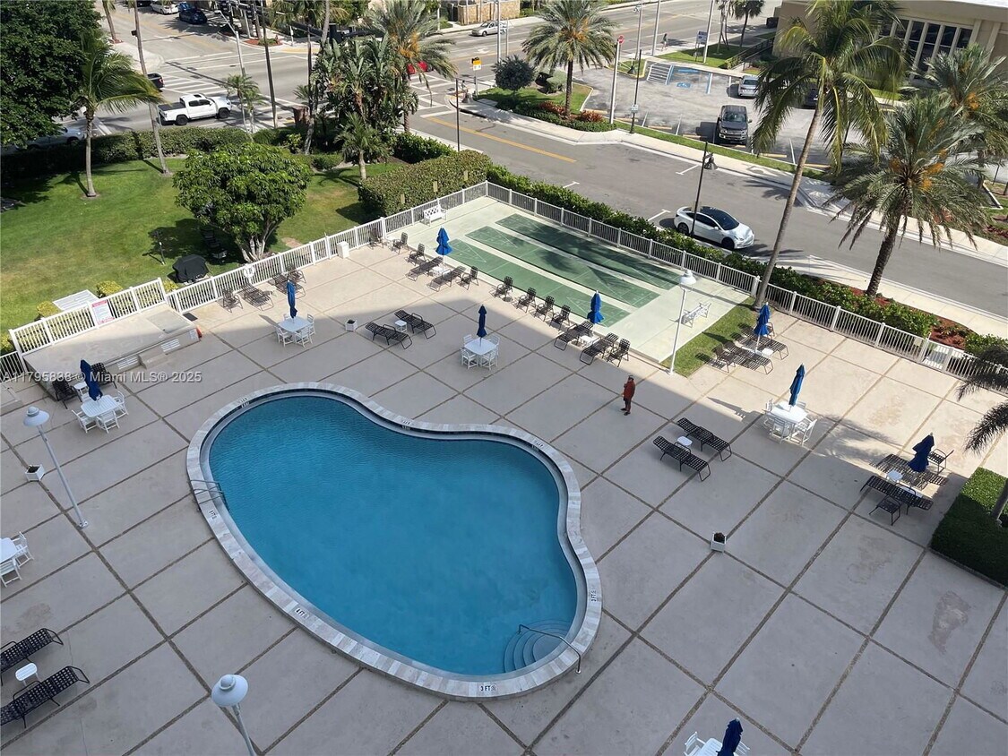 Primary Photo - 201 N Ocean Blvd