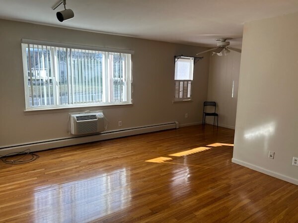 Foto del edificio - 137 Regency Park Dr