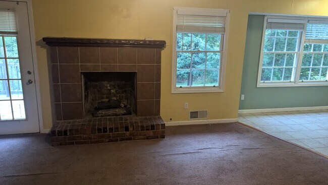 Building Photo - 256 Cavalier Rd