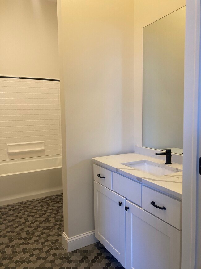 Nice size bathroom with storage - 267 Mill St