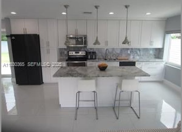 Foto del edificio - 8760 SW 20th St