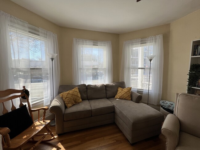 Foto del edificio - 381 Highland Ave
