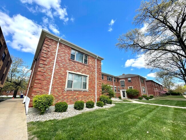 Building Photo - 5931 Nagel Ave