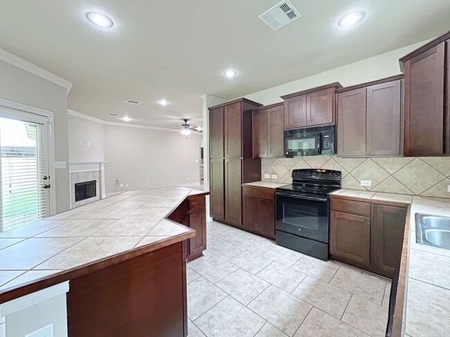 Foto del edificio - 4 Bedroom House In Ascension Parish with C...