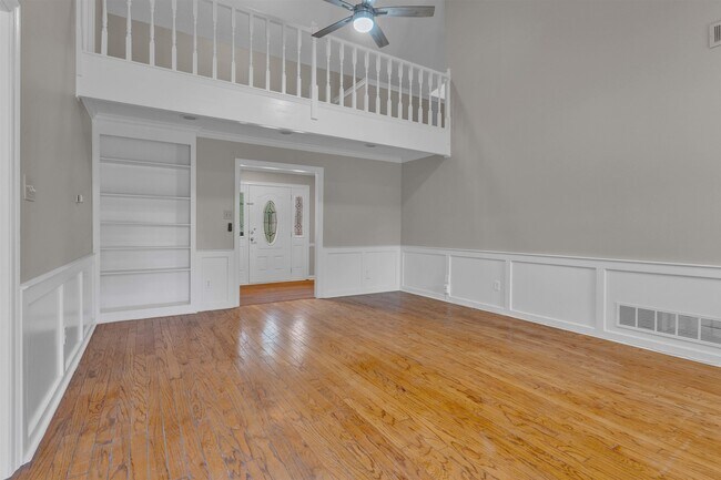 Foto del edificio - 636 N Fox Chase Cove