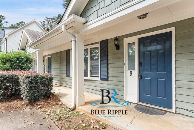 Building Photo - Spacious 3BR/2Bth Prime Smyrna Location on...
