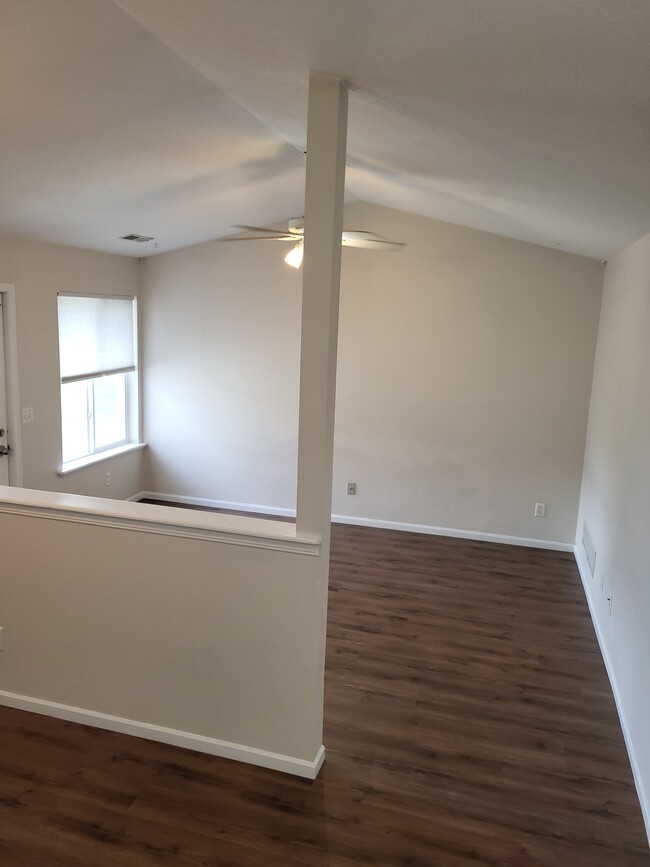 Living room - 600 Crestview Dr