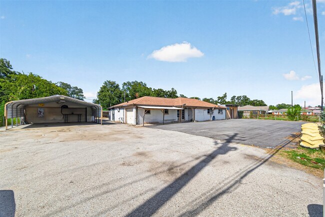 Foto del edificio - 13010 Cypress North Houston Rd