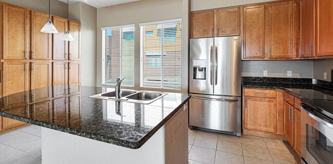 Building Photo - Beautiful Gated Townhome Near State Farm Stadium & Westgate