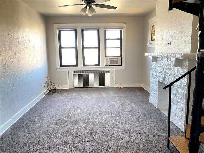 Building Photo - 364 Bailey Ave