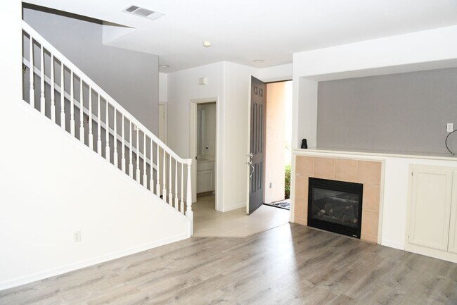 Foto del edificio - 2145 Kingsbury Cir