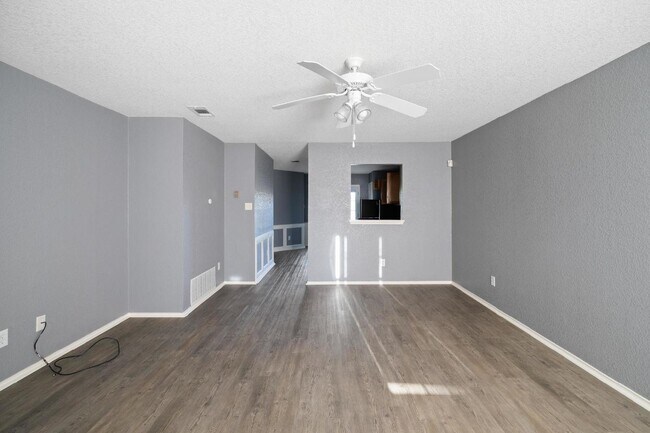 Foto del edificio - Stylish 3-Bed, 2-Bath Retreat with 1,061 S...