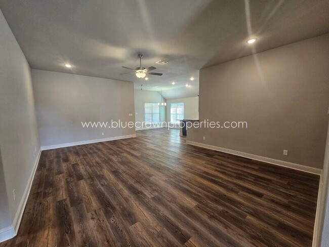 Building Photo - 2903 Tulip Dr