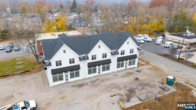 Building Photo - 445 Ramapo Valley Rd