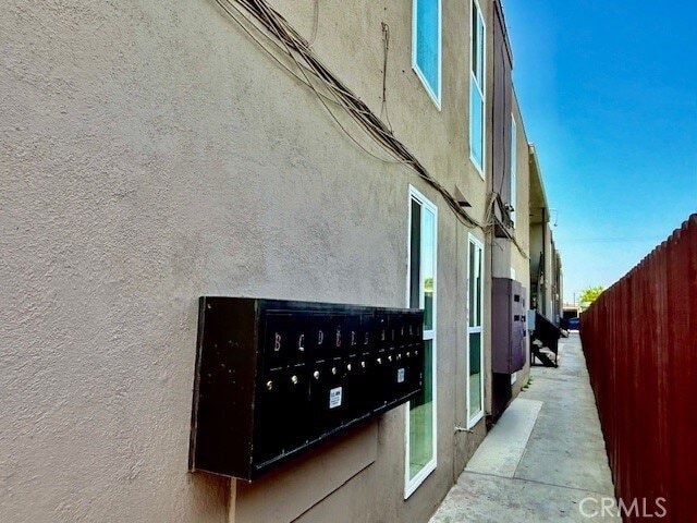 Foto del edificio - 815 N Rose Ave