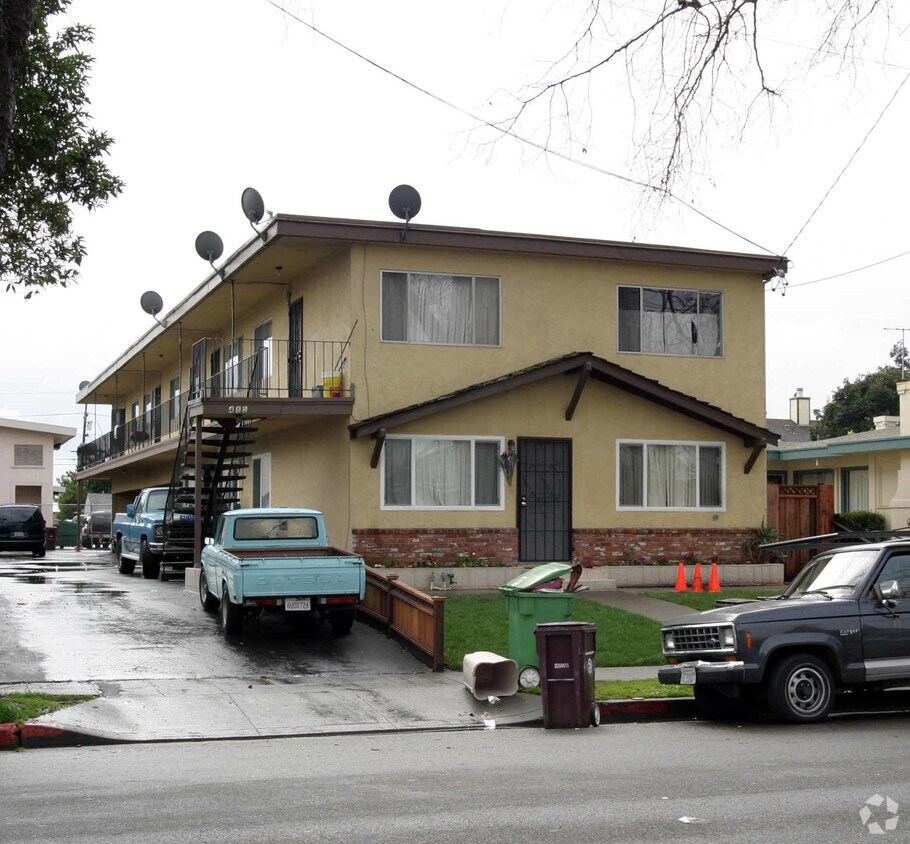 Building Photo - 485 B St