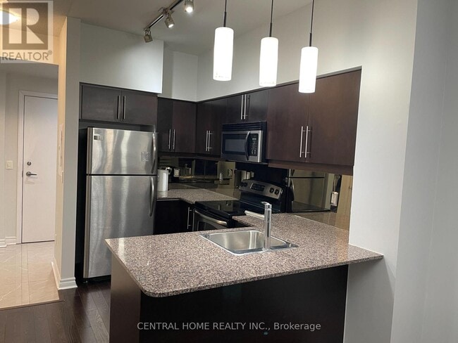 Building Photo - 2885 Bayview Ave