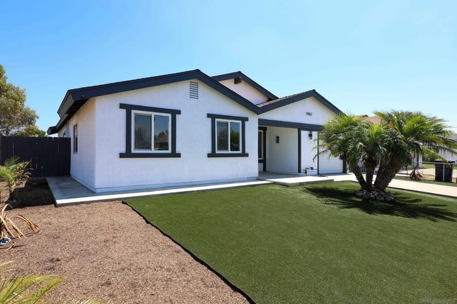 Frontyard - 10967 Salinas Way