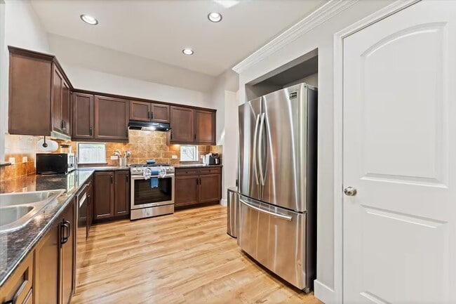 Building Photo - 976 Northampton Dr