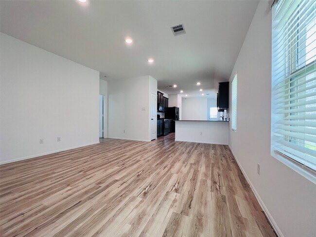 Foto del edificio - 5827 Dry Brush Pl