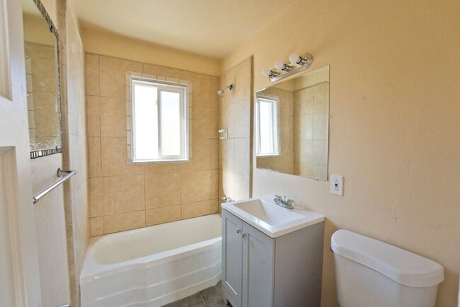 Foto del edificio - 322 Woodrow Ave