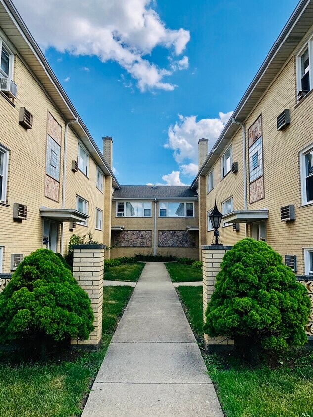 7841 W Lawrence Ave Unit 5, Norridge, IL 60706 Condo for Rent in