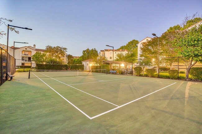 Practica tu juego en nuestra cancha de tenis - Mission Pointe by Windsor