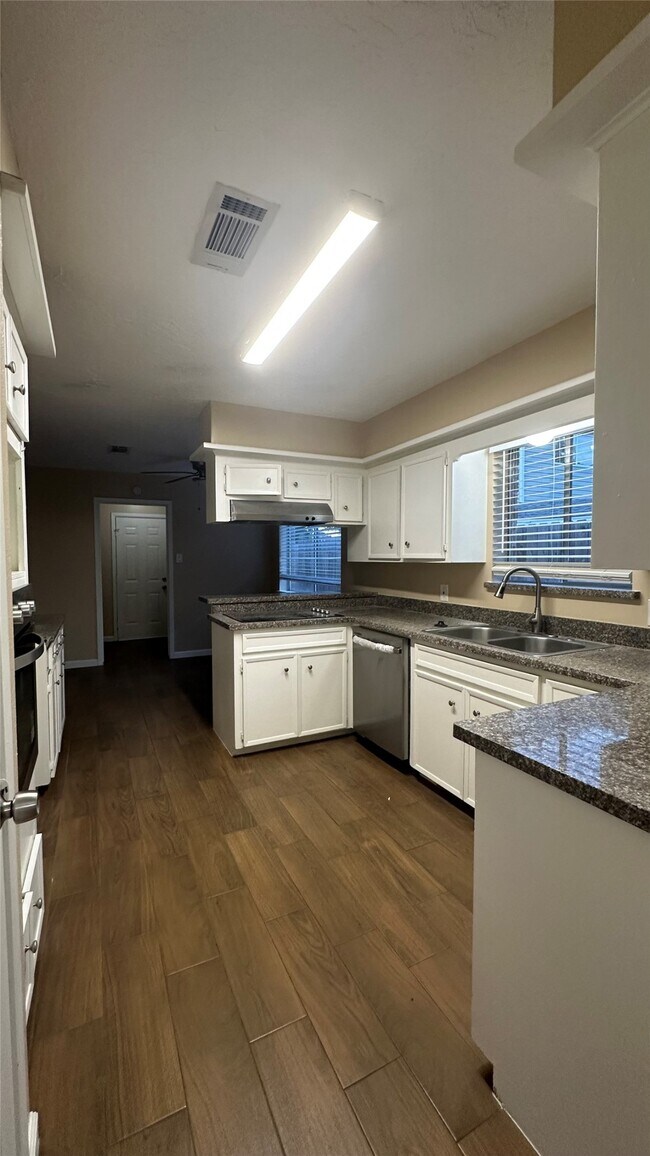 Building Photo - 11503 Briar Forest Dr