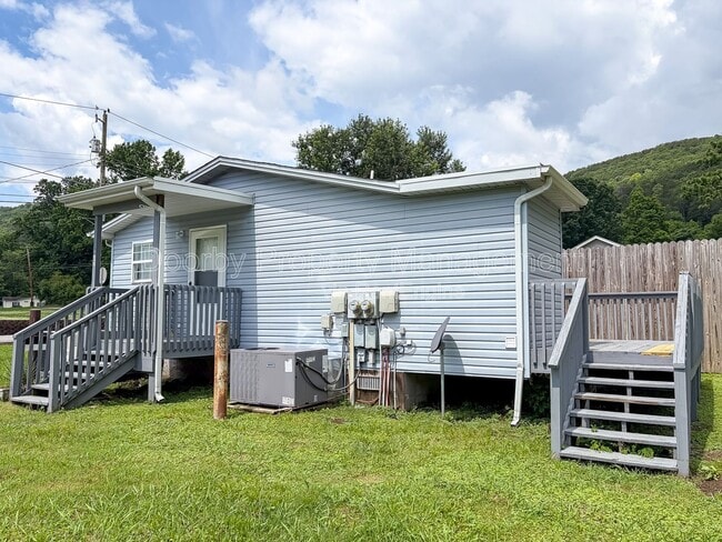 Building Photo - 407 Hotwater Rd