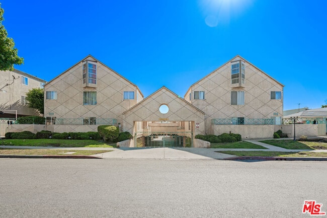 Building Photo - 610 Venice Way