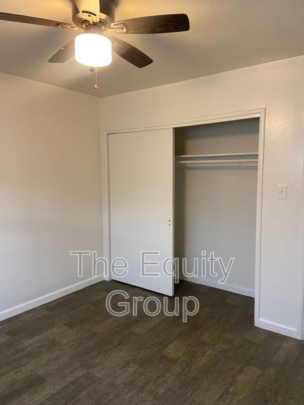 Building Photo - 700 W Iris Ave