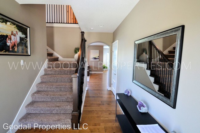 Building Photo - 4 br, 3.5 bath House - 15407 Maple Dr