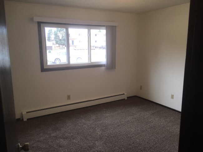 Building Photo - 1015 Laramie Dr