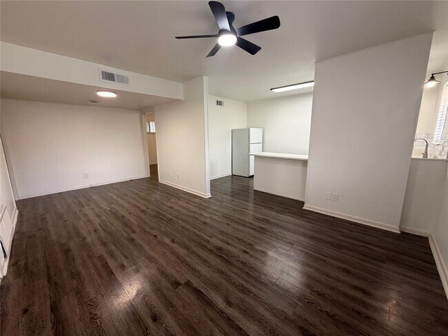 Foto del edificio - 3304 Red River St