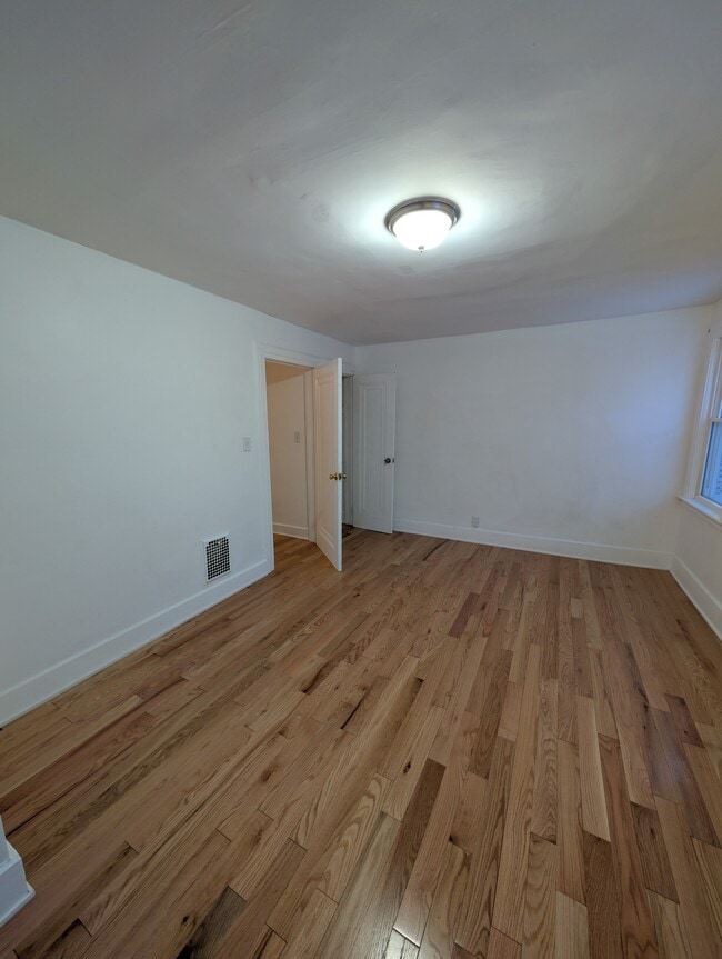 Building Photo - 1532 Sunset Ave