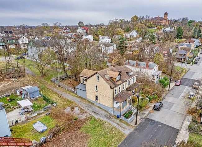 Building Photo - 552 Freeland St