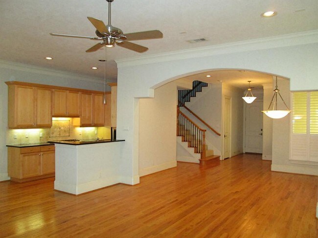 Foto del edificio - 6226 Elm Heights Ln