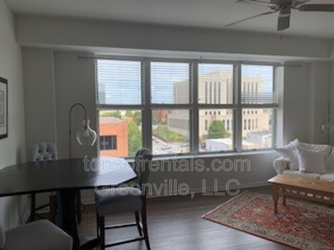Photo - 100 E Washington St Apartment