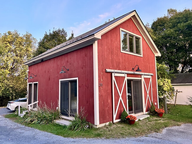 Building Photo - 233 Falls Rd