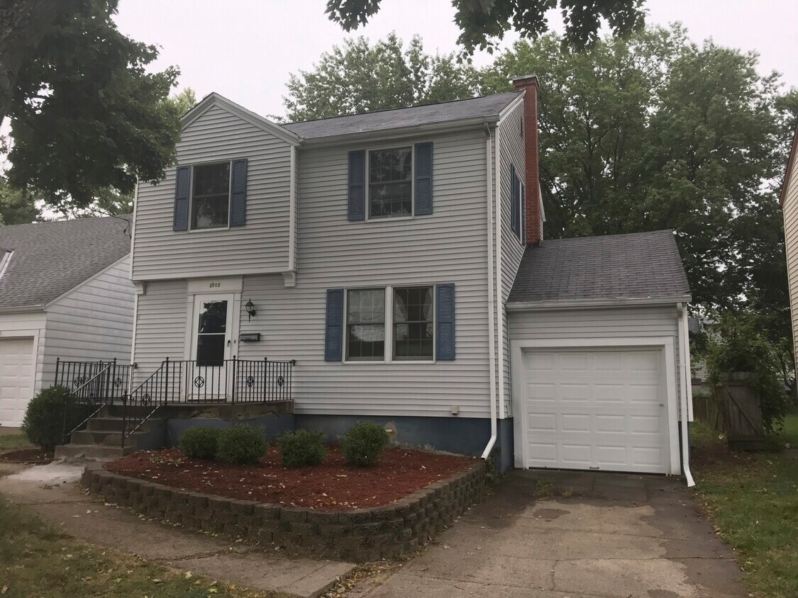 Primary Photo - 6908 Bryn Mawr Dr