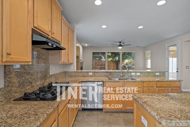 Building Photo - Stunning 4 bedroom Natomas home
