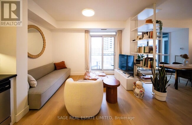 Building Photo - 628 Fleet St