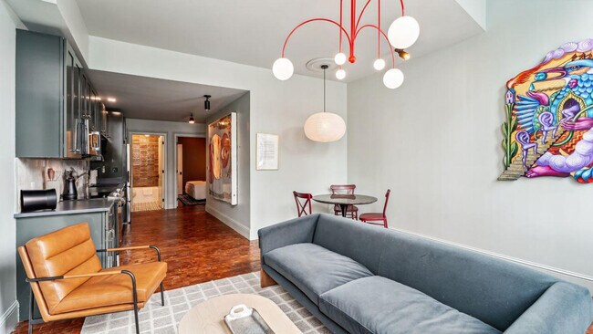 Foto del edificio - 310 N Rampart St