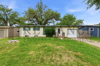 Building Photo - 1415 N Prairie Ln