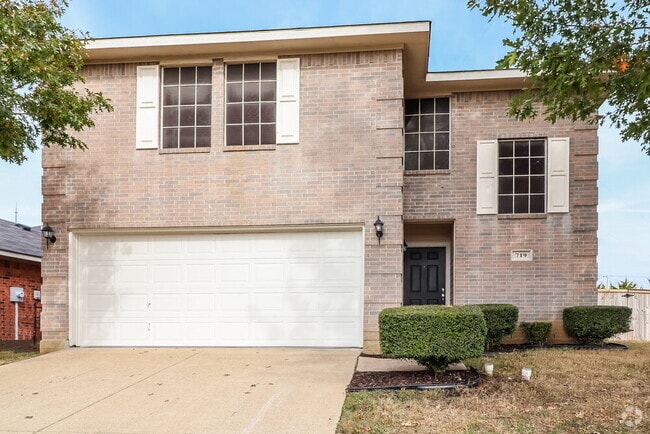 Building Photo - 719 Hawthorn Dr